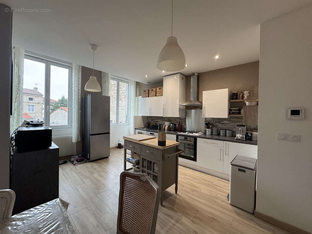 Appartement à SAINT-GENEST-LERPT