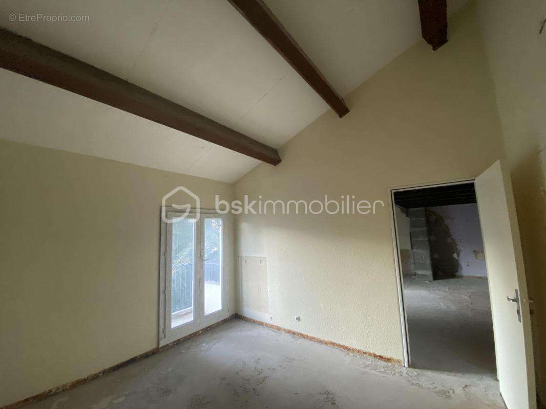 SAINT-CHRISTOL (84390) -  Créez votre T3 sur mesure ! Plateau sous forme d'appartement à rénover de 71 m² env. situé au 3ème éta - photo 8