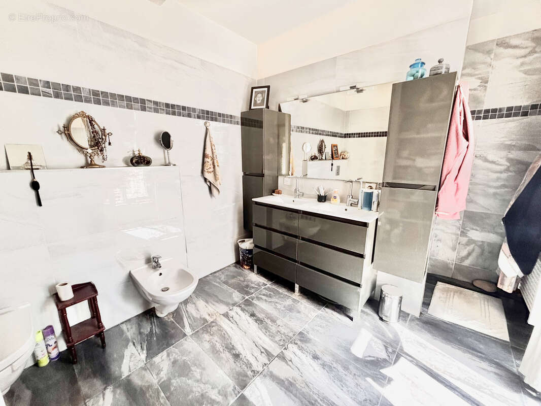 Cannes central ensemble immobilier 288m2 garages - photo 5