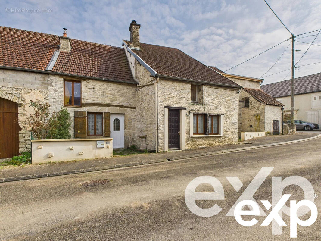Maison à GRANCEY-SUR-OURCE