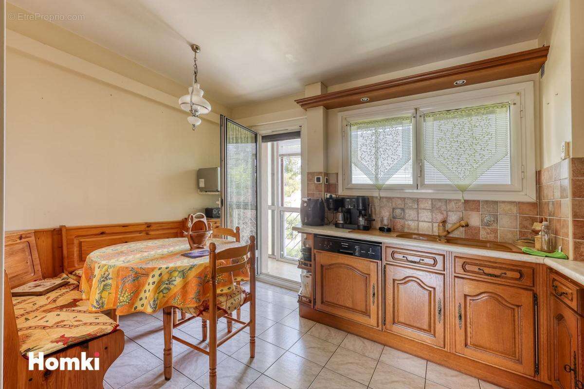Appartement T4 de 71 m2 à Le Pradet 83220, Rue Eugène Fromentin - photo 7