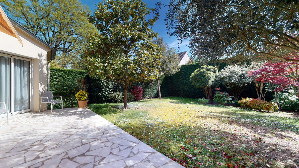 Maison à SAINTE-GENEVIEVE-DES-BOIS