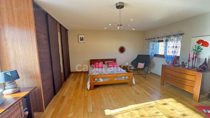 Maison à JOUY-MAUVOISIN