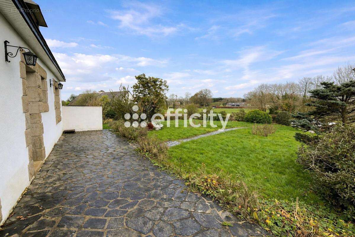 Maison à SAINT-HERNIN