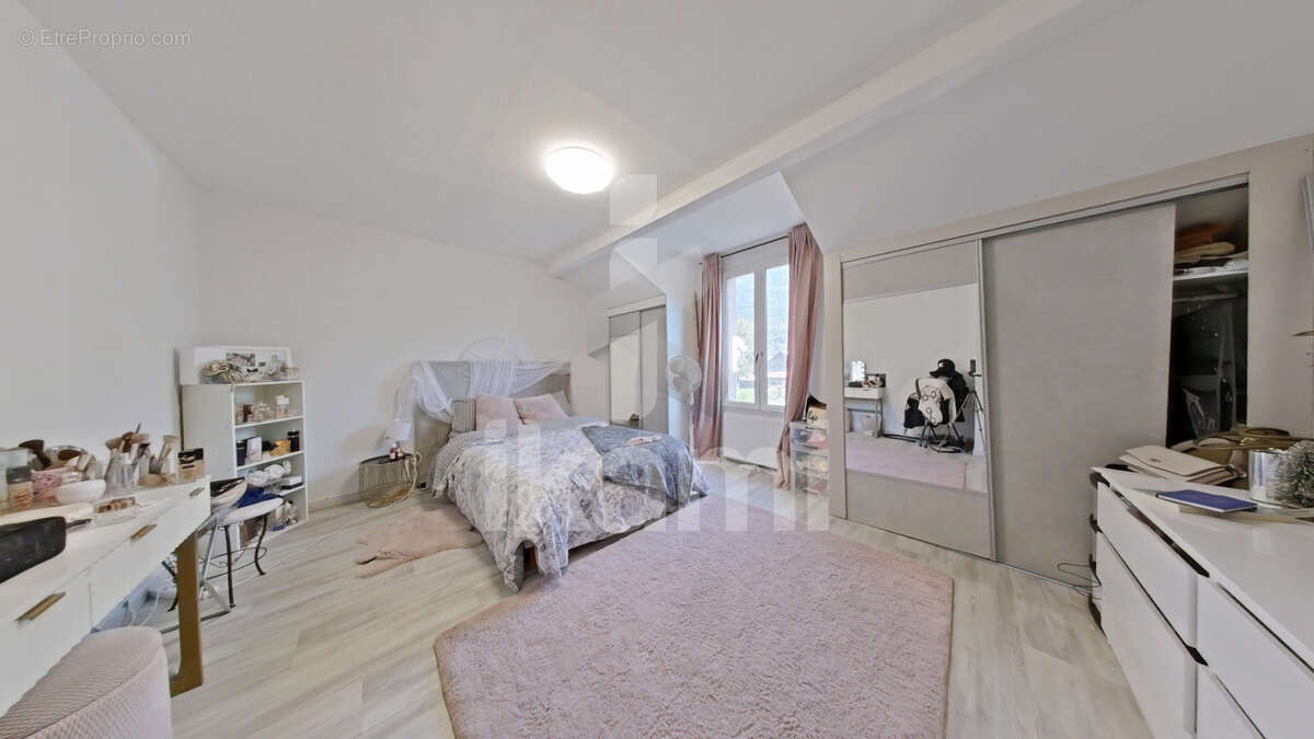 Maison à GILLY-SUR-ISERE