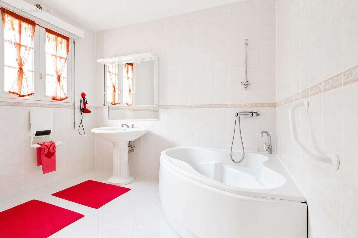 Grande maison 8 pièces avec vue mer - photo 9