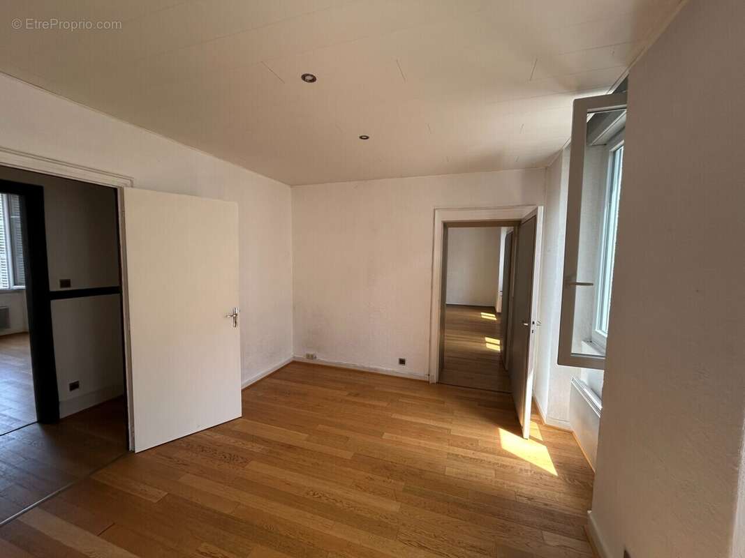 Appartement 201 m² à Tulle  - photo 10