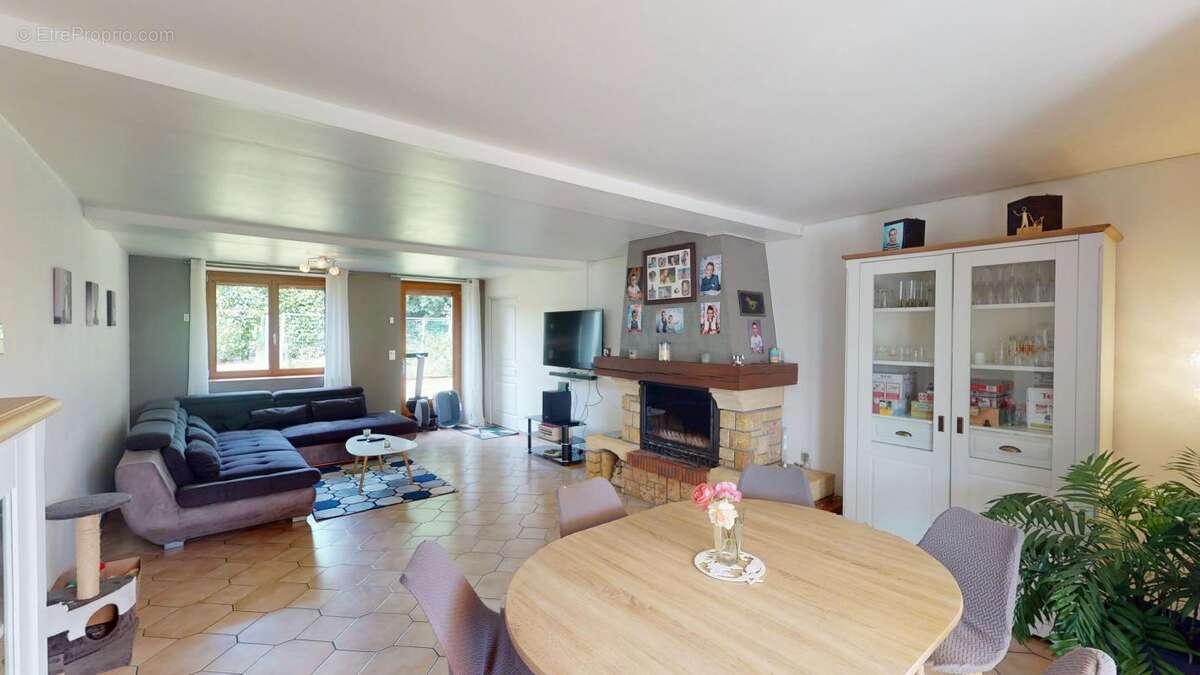 Maison à SENS-BEAUJEU