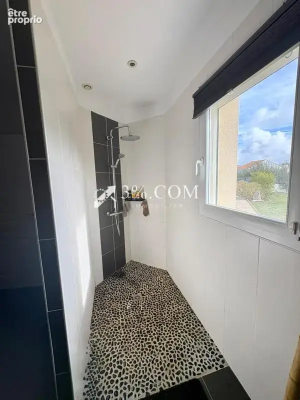 Maison familiale avec piscine et beau potentiel ! - photo 9
