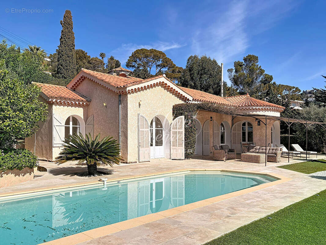 Maison à ROQUEBRUNE-SUR-ARGENS