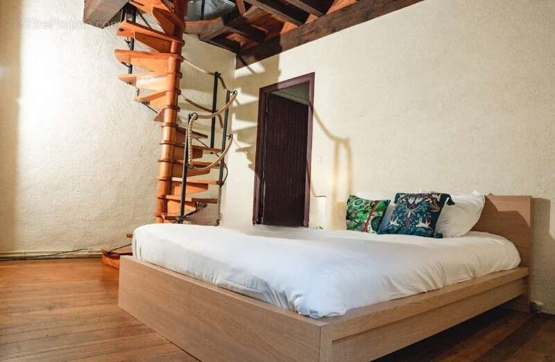 Maison à SAINT-LEON-SUR-VEZERE