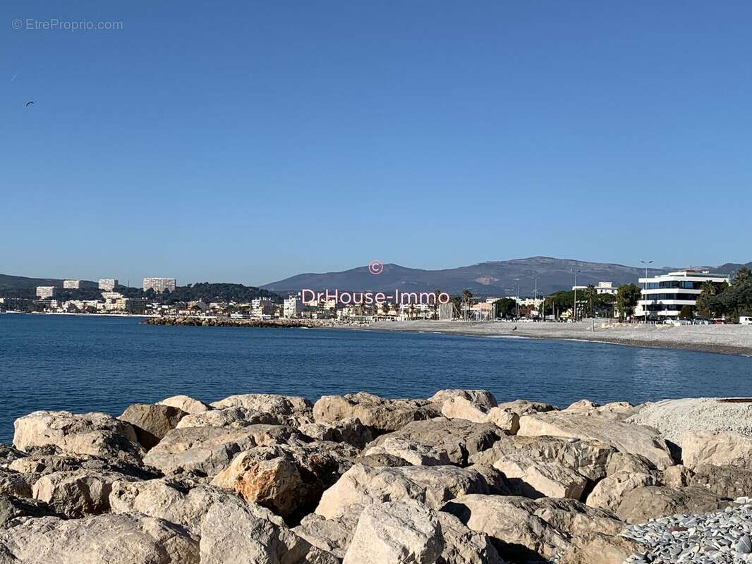 Commerce à SAINT-LAURENT-DU-VAR