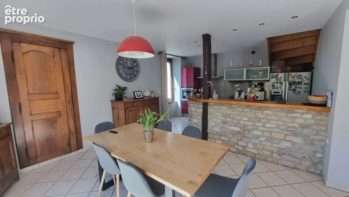 Champagneux   une maison de caractère qui ne demande qu’à écrire la suite de son histoire… - photo 11