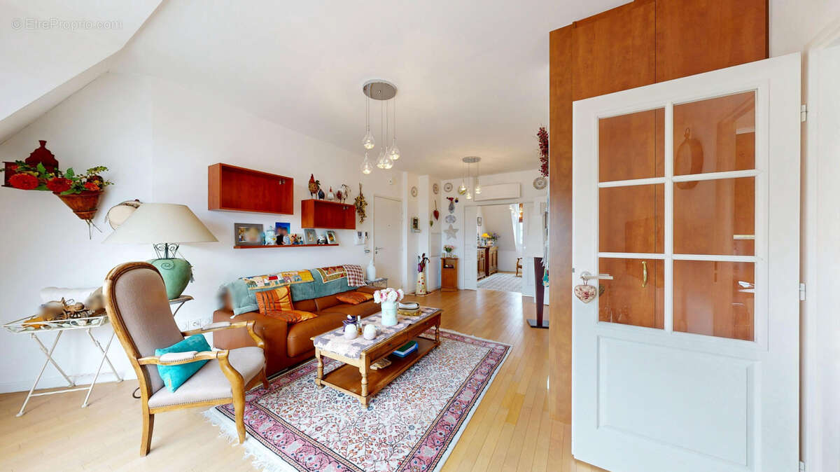 Appartement à LES CLAYES-SOUS-BOIS