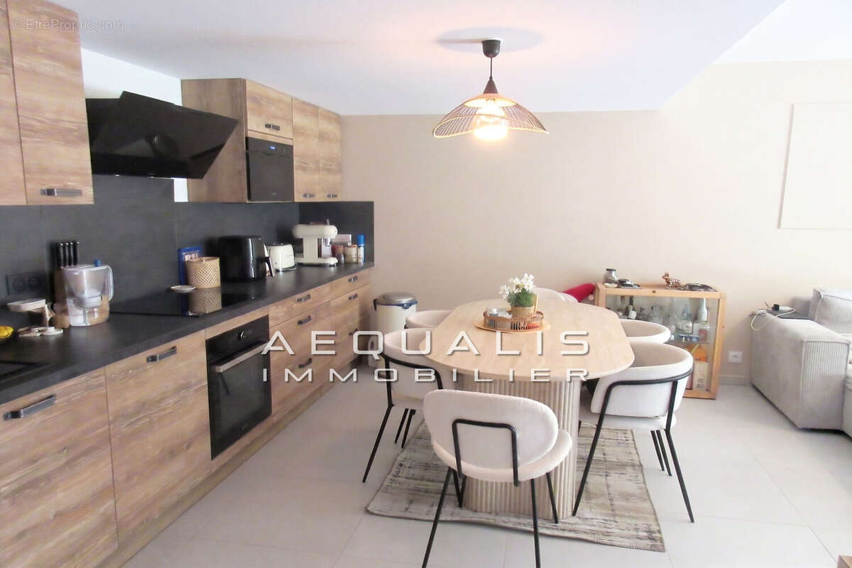 Appartement à EZE