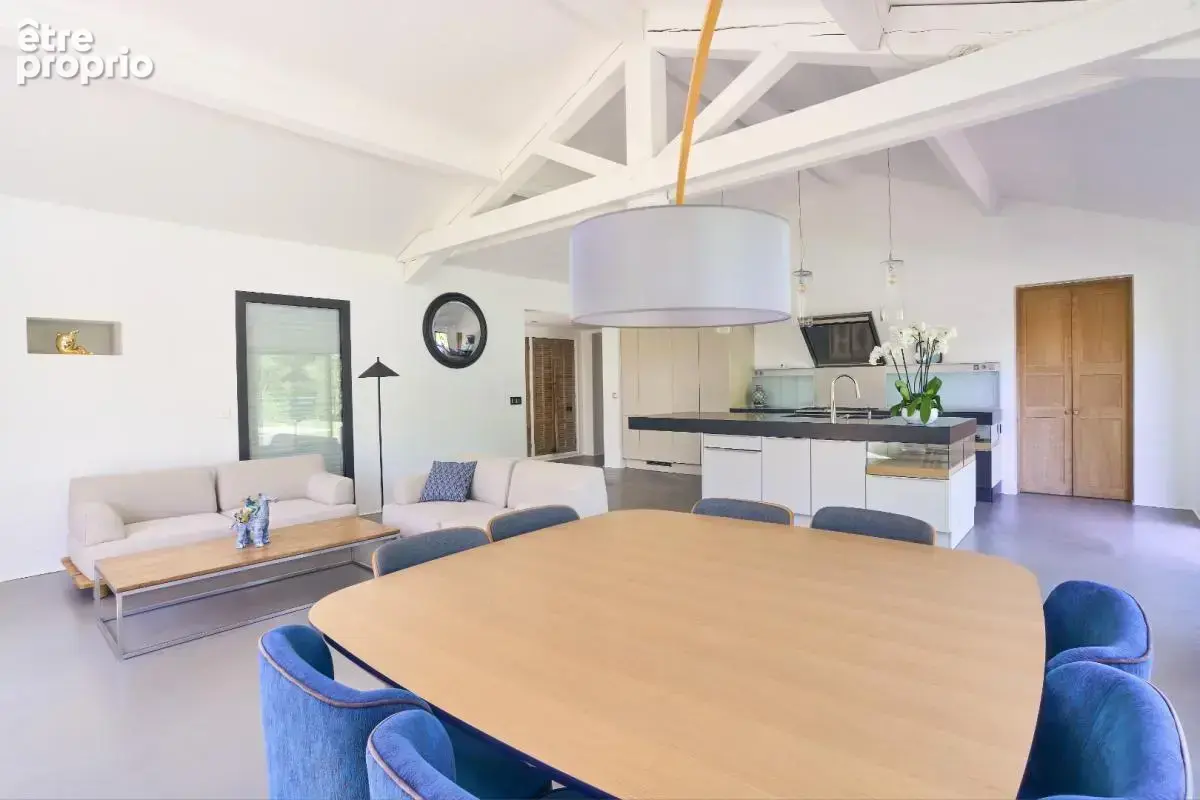 Maison 6 pièces / 200 m² / 930 000 EUR / LE PUY-SAINTE-REPARADE - photo 9
