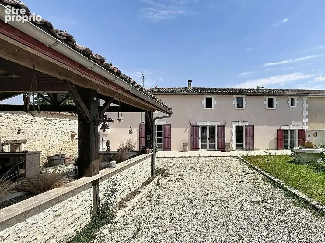 Maison à MONTENDRE