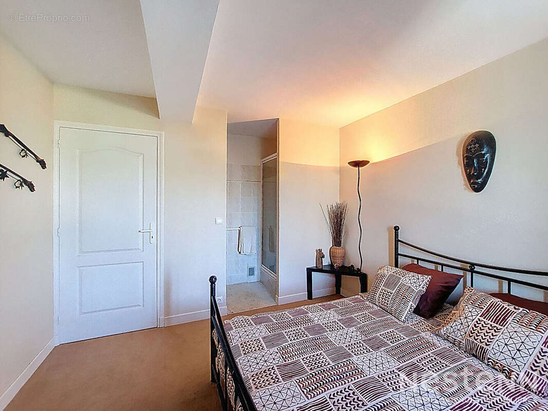 A Vendre Maison en pierre rénovée de 175 m² avec jardin et garage dans un hameau de Condom - photo 14