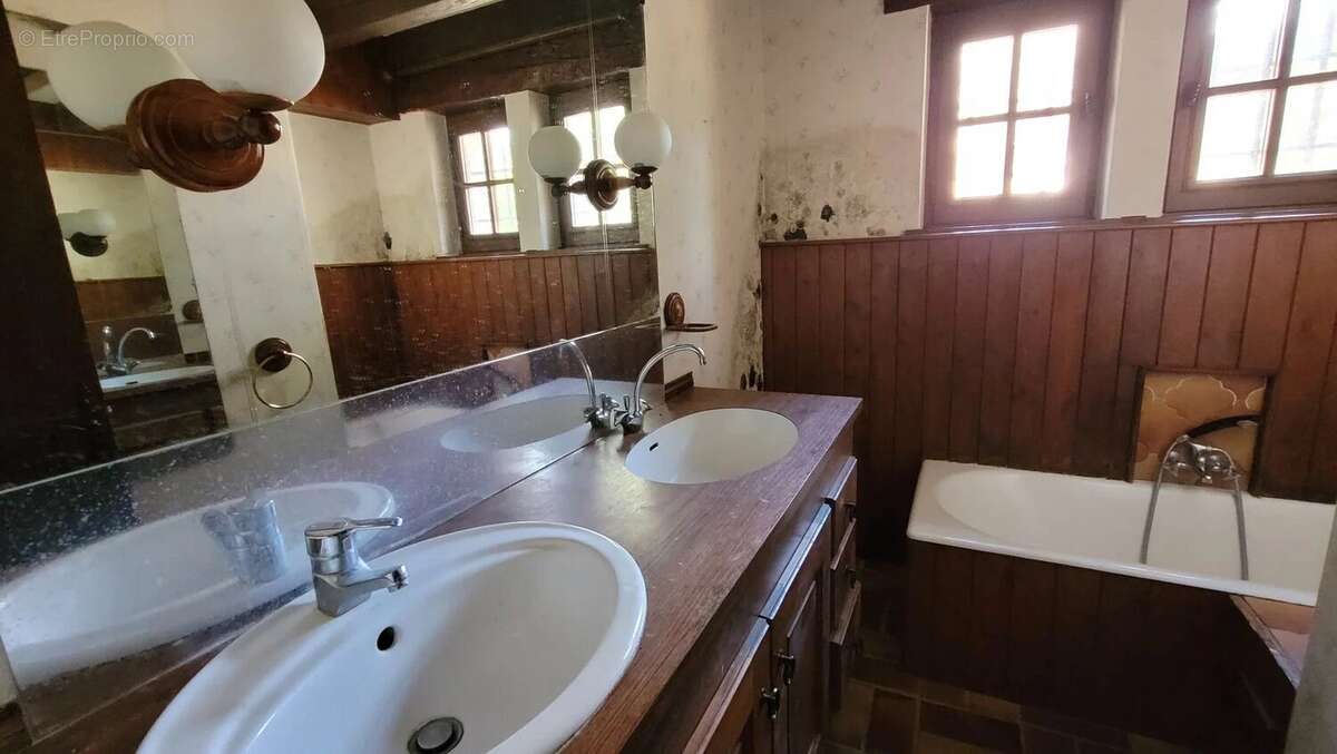 Maison à LE CHAMBON-SUR-LIGNON