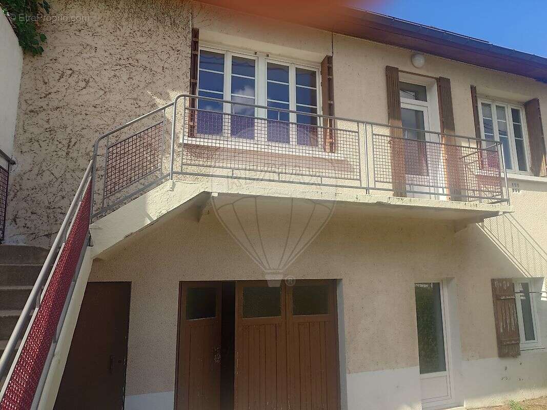 Maison à LUZY