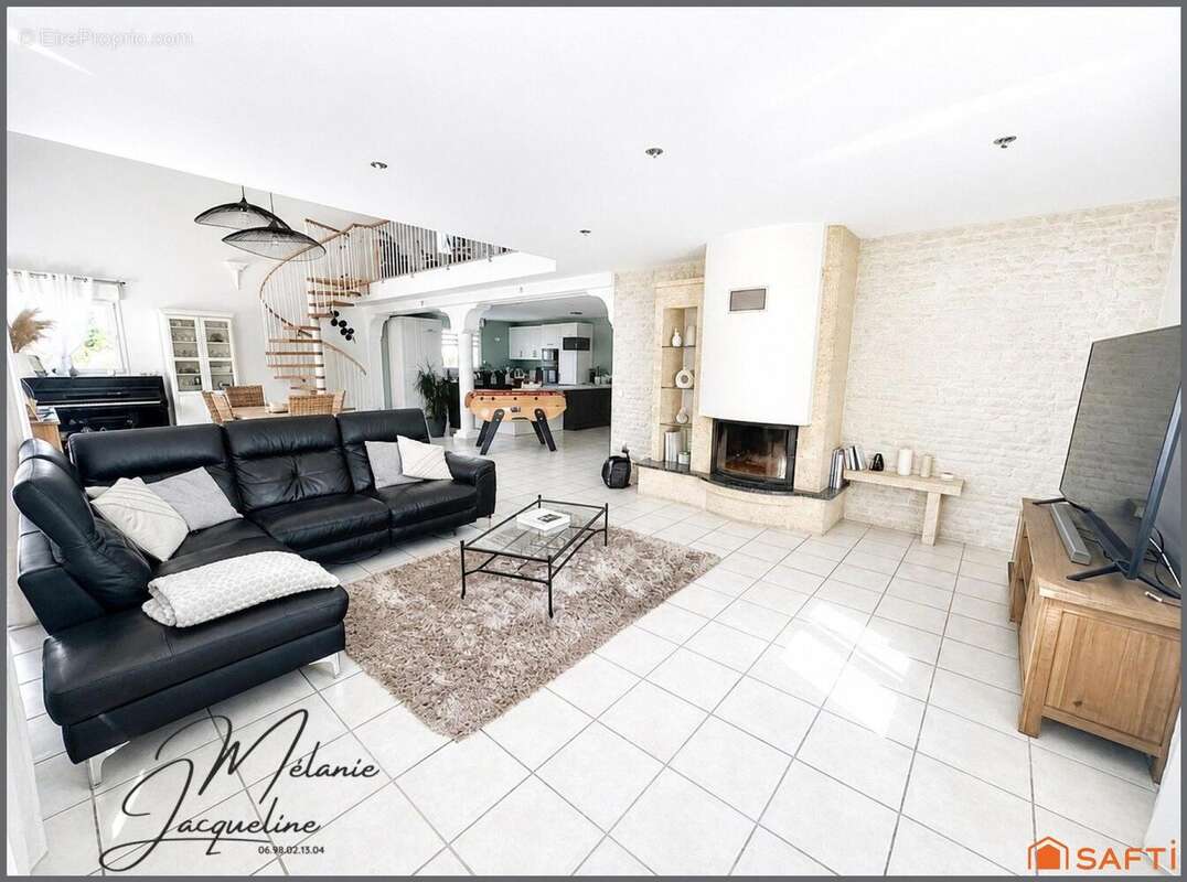 Maison 232 m² à Emieville  - photo 3