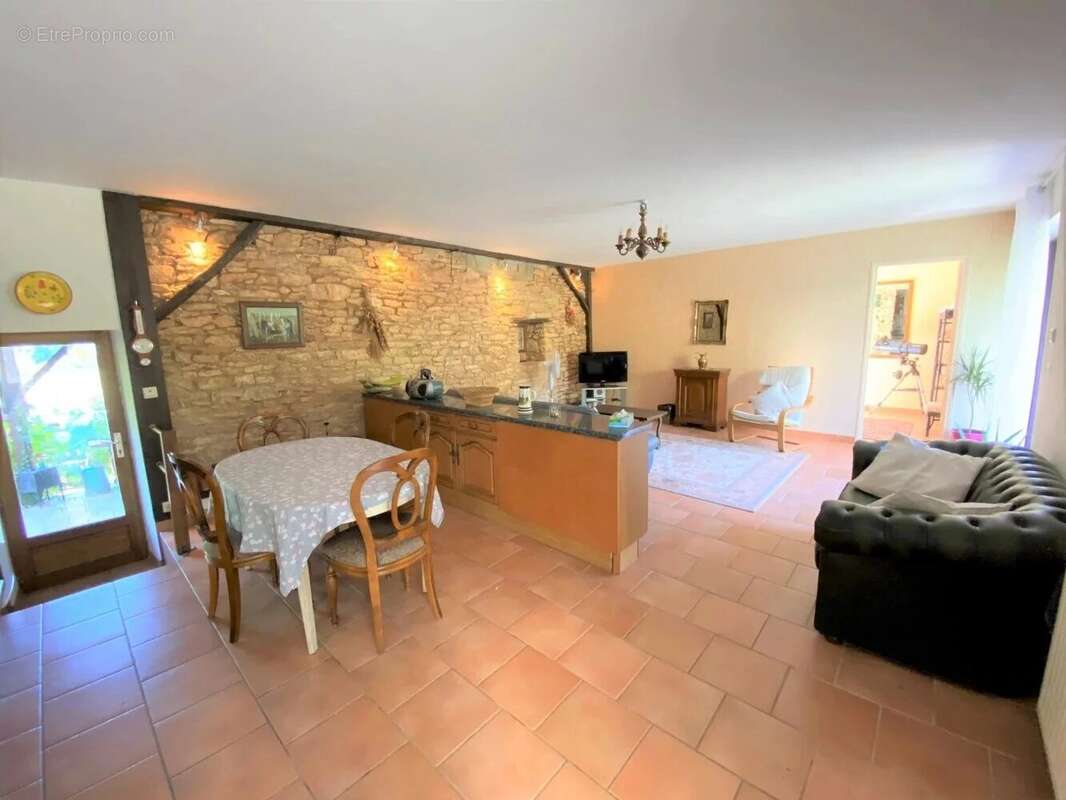 Maison à FRAYSSINET-LE-GELAT