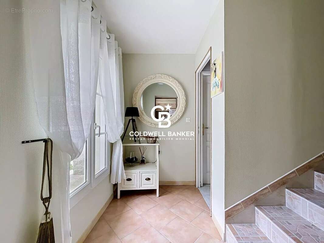 Maison familiale de belles prestations avec jardin et piscine à Aumagne - photo 16