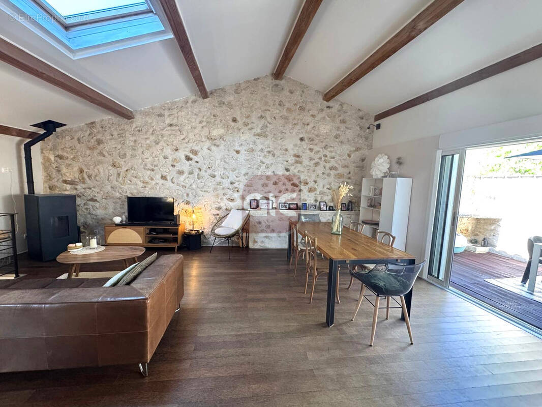 Maison à VAILHAUQUES