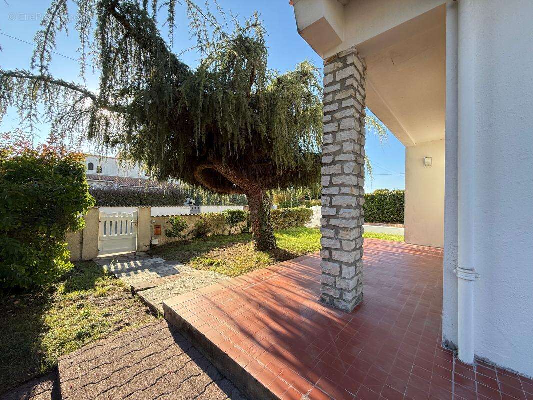 Maison à VAUX-SUR-MER