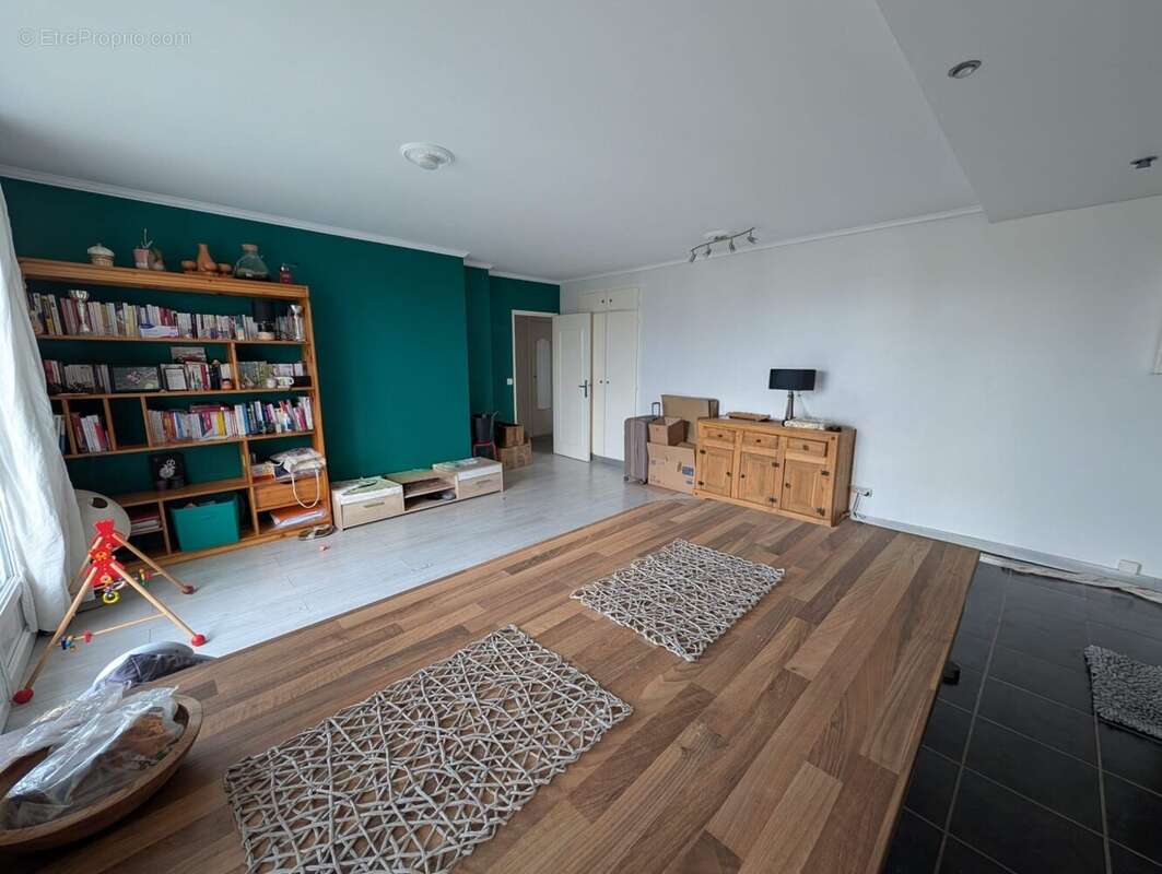 Appartement à LES CLAYES-SOUS-BOIS