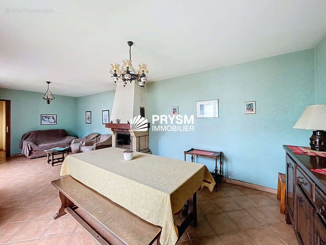 Salon-séjour - Maison à BETTON