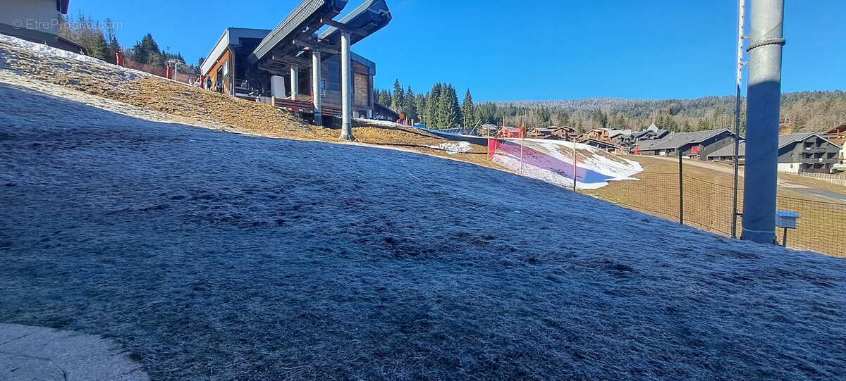 Appartement à MORILLON