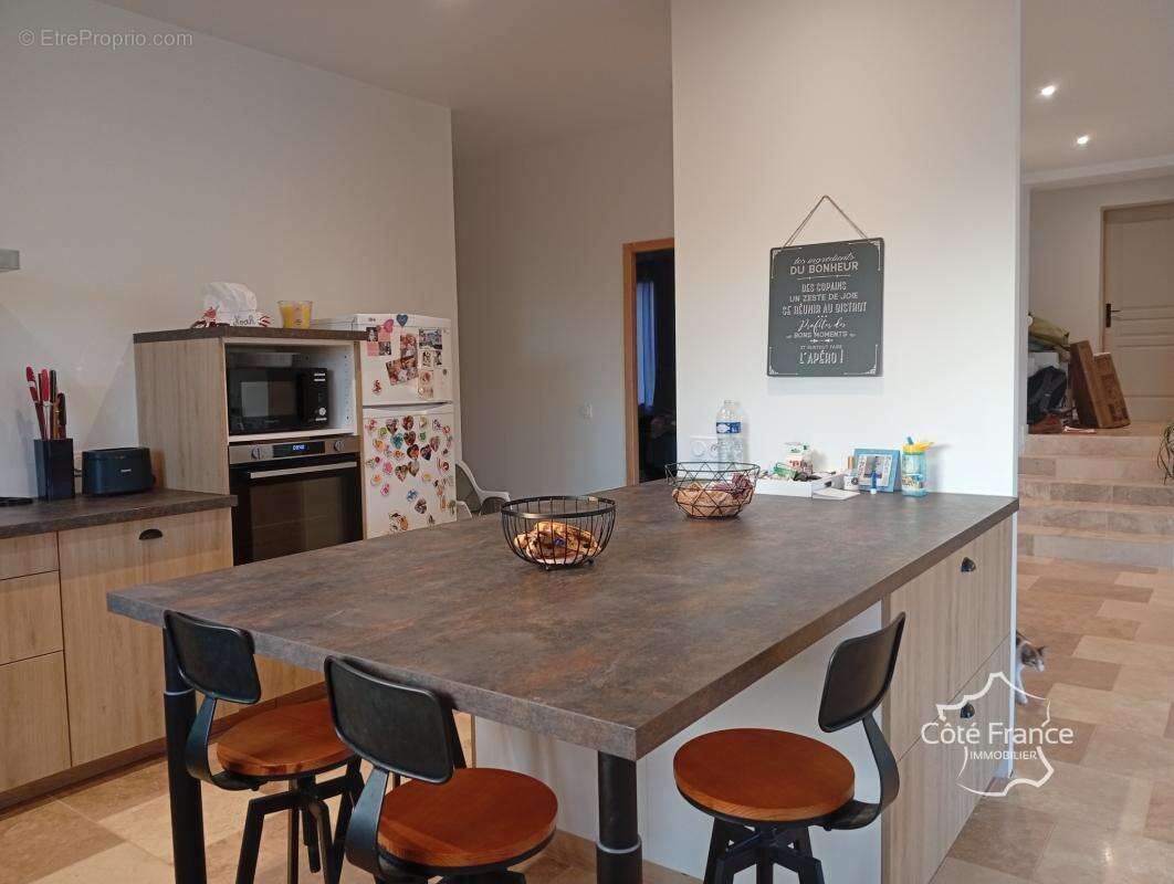 Maison à SAINT-DENIS-LES-MARTEL