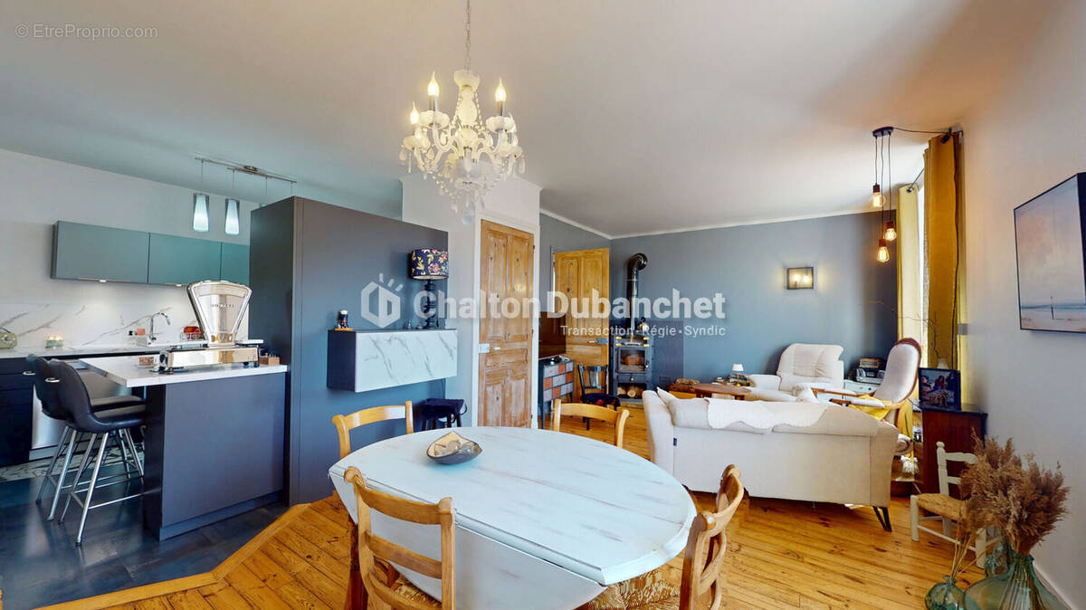 Maison à COURS-LA-VILLE