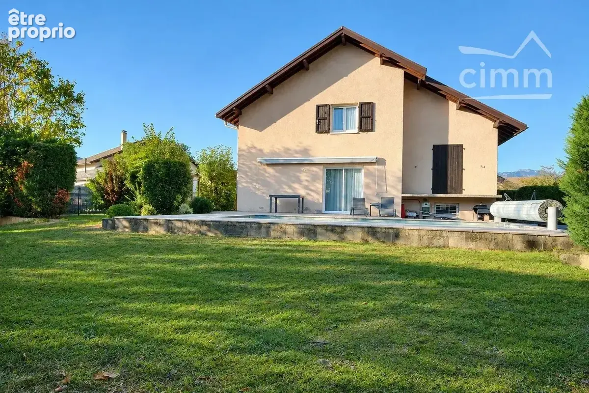 Spacieuse maison familiale de 177 m² avec piscine et dépendances - photo 2