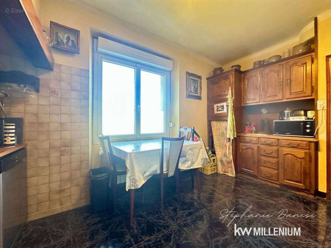 Maison à SALLES-CURAN