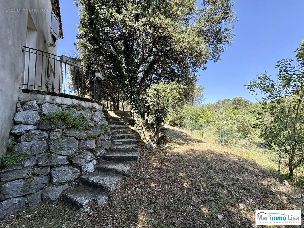 Maison à VERNEGUES