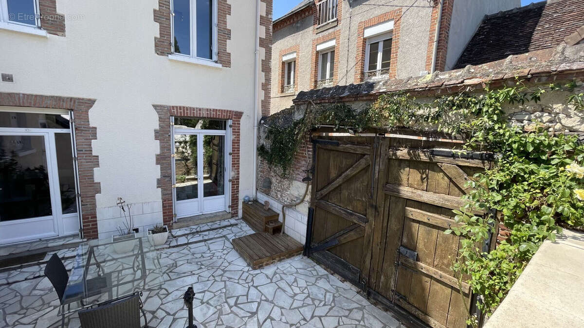 Maison Romorantin Lanthenay 10 pièce(s) 173.71 m2 - photo 3