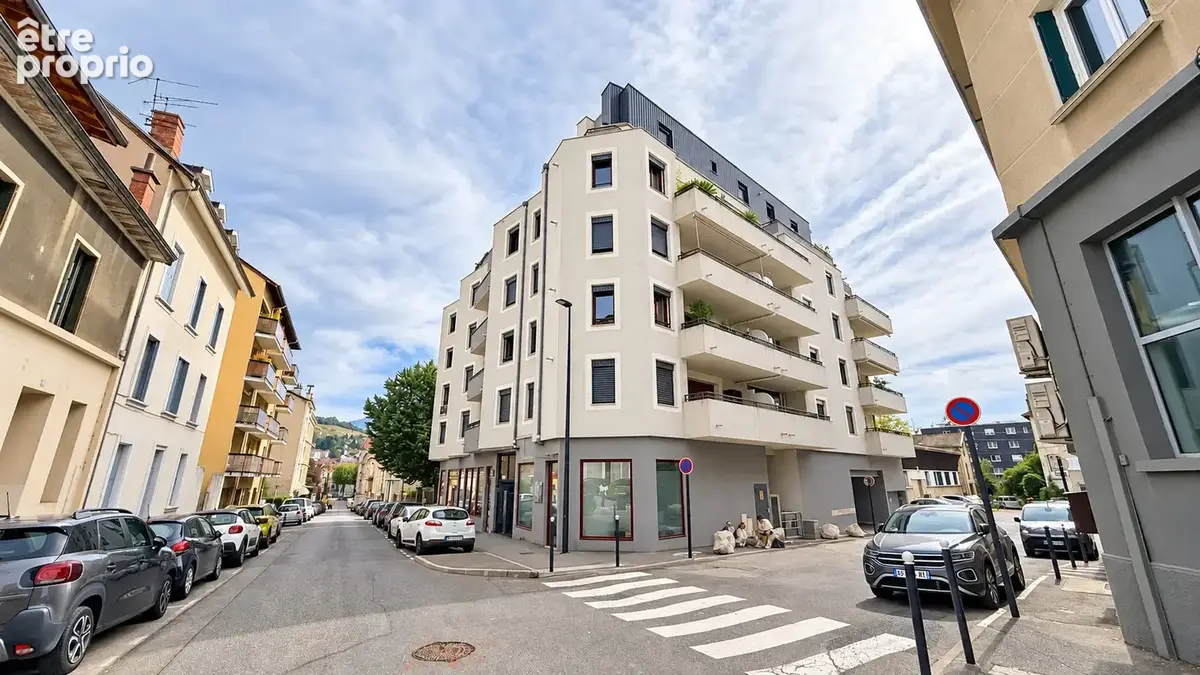 VOIRON, T2 terrasse + parking - photo 6