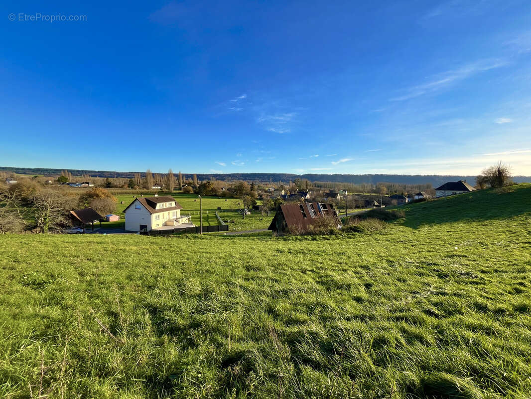Terrain à LE MESNIL-SOUS-JUMIEGES