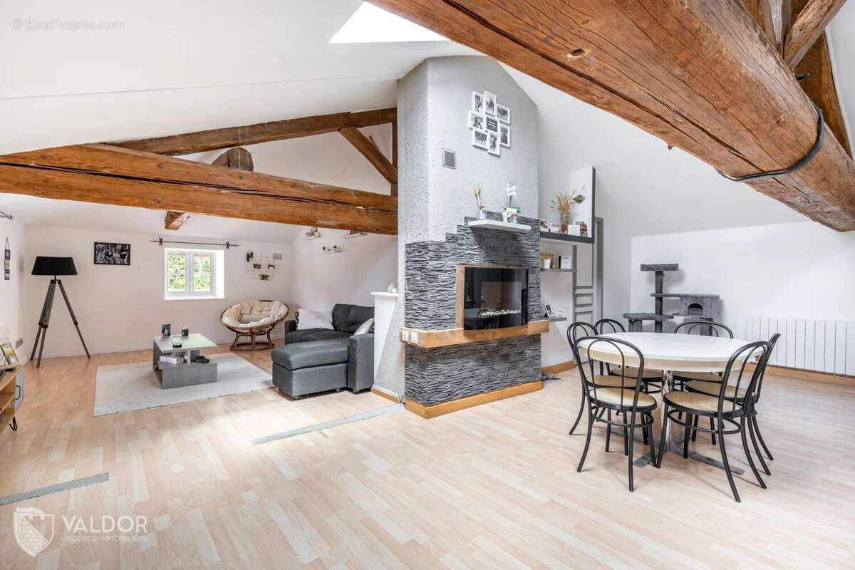 Appartement à VAUX-EN-BEAUJOLAIS