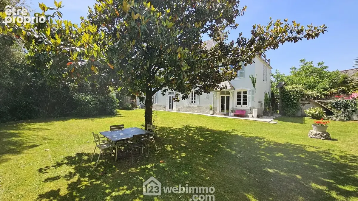 Maison 284 m² à Nay  - photo 20