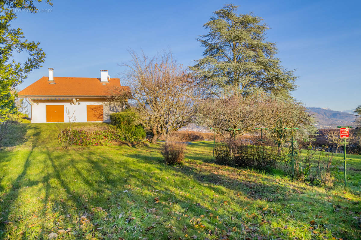 À Vendre   Maison 8 pièces de 206 m2 à Vétraz-Monthoux. - photo 4