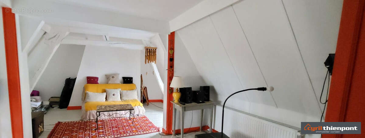 CHAMBRE ETAGE - Maison à ABBEVILLE