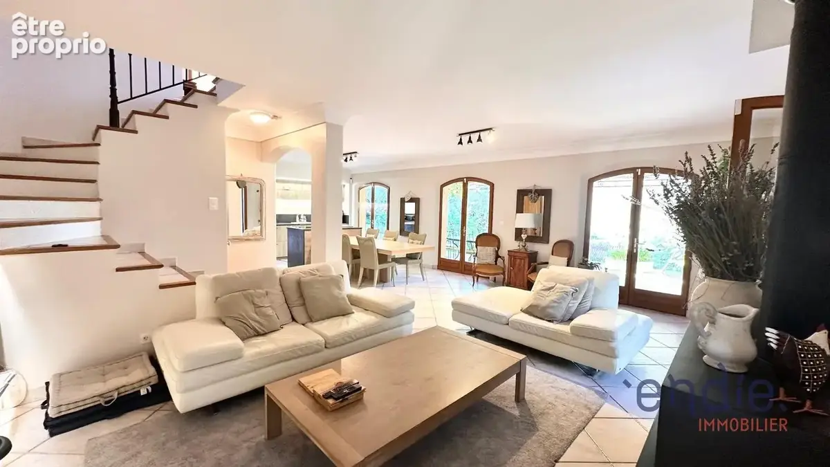 A Lorgues, charmante bastide de 158m2, 4 chambres, studio et piscine - photo 6