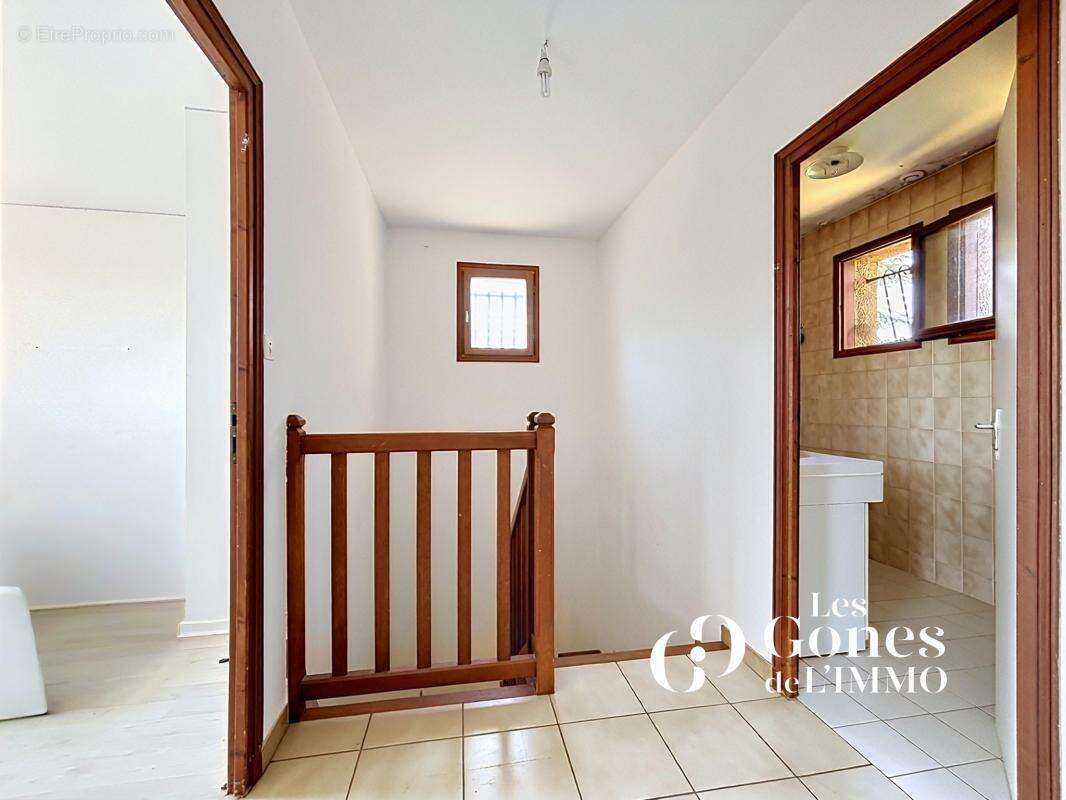 Genas  Maison familiale de 155 m2 avec 4 chambres, jardin de - photo 14