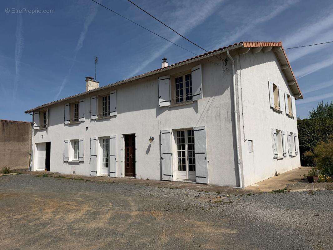 Maison Saint Maixent L Ecole 10 pièce(s) - photo 2