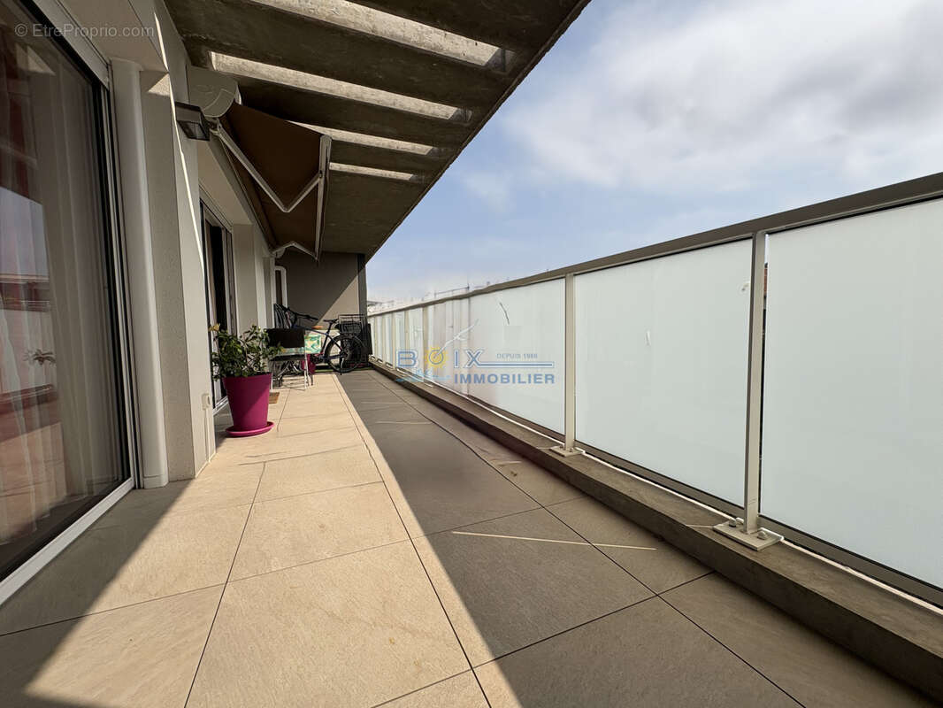 Bel appartement T3 SH 83M2 M2 dernier étage  avec terrasse  et parking - photo 2