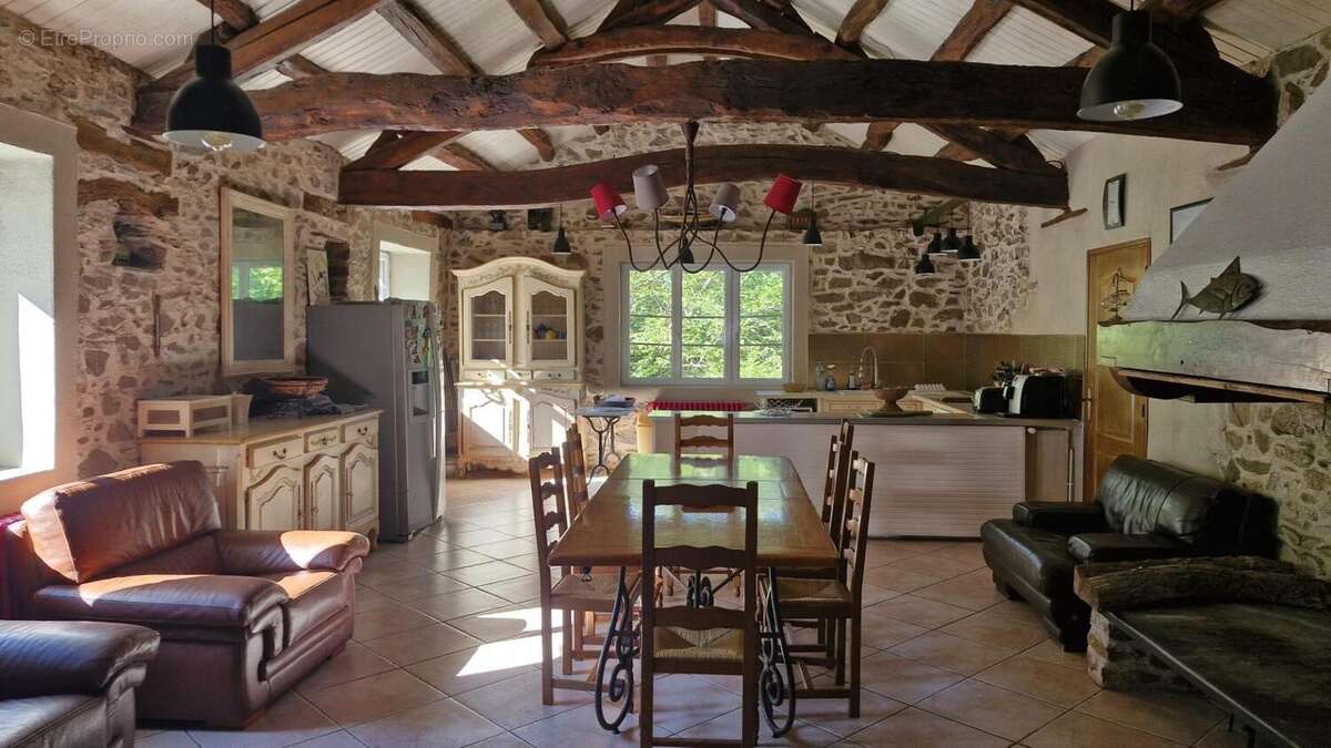 Maison 180 m² à Berlats  - photo 5