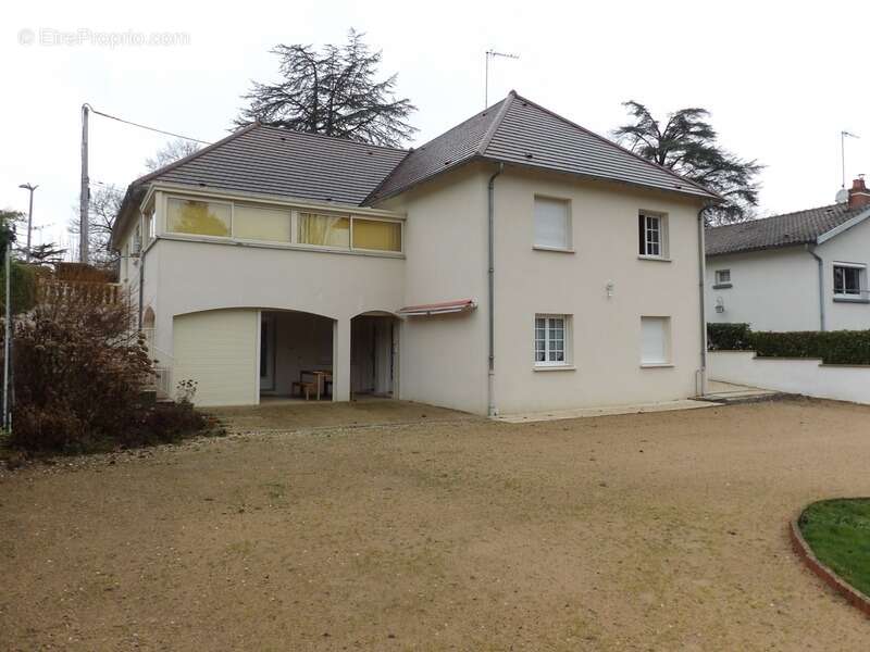 Maison à NERIS-LES-BAINS